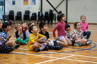 kidssittingtogetheroncourt