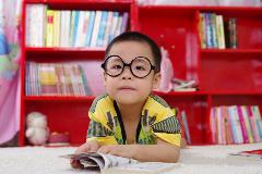Boyreadingabook