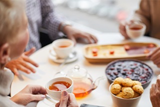 Peoplehavingmorningtea