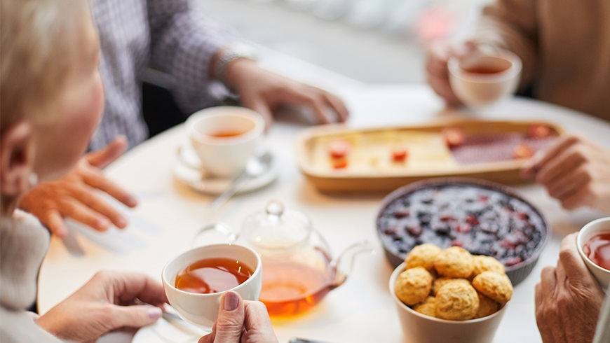 Peoplehavingmorningtea