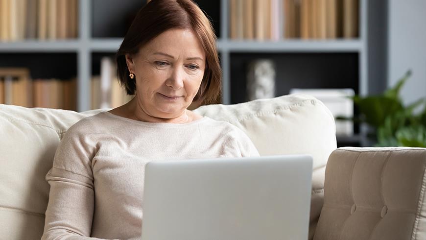 ComupterSeniorBrowsing