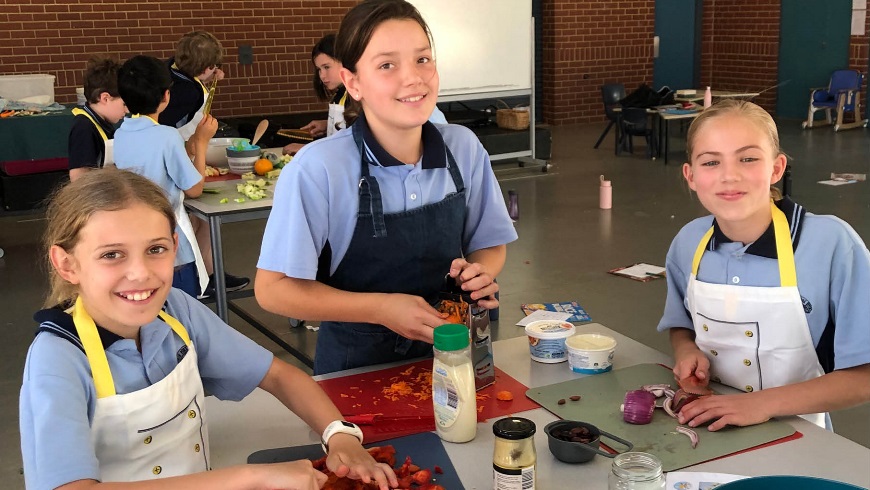 Threeyounggirlscooking