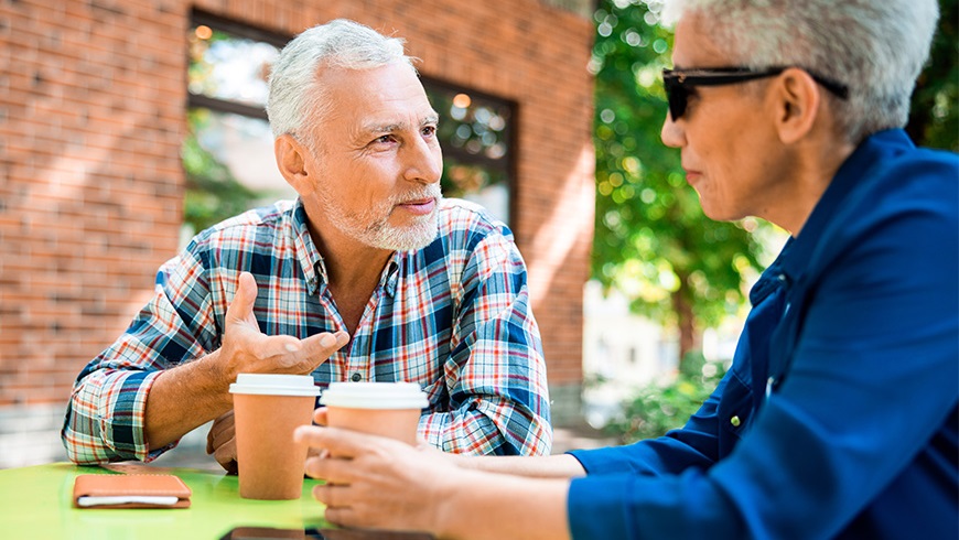 Seniorsenjoyingcoffee