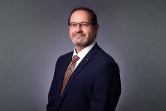 Apersonsmilingserenely