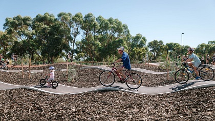 Afamilyofthreeridingbikesalongarollingtrack