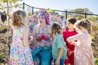 Amermaidwithagroupofchildren