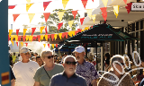 LocalswalkingintheManningLanewayFestival