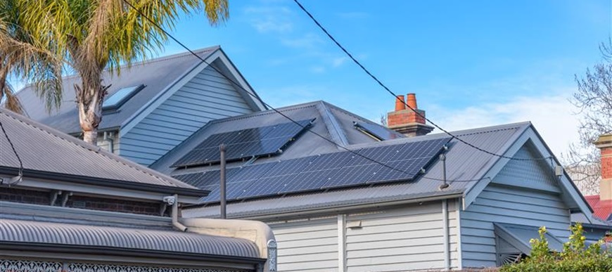 asuburbanhomewithsolarpanels