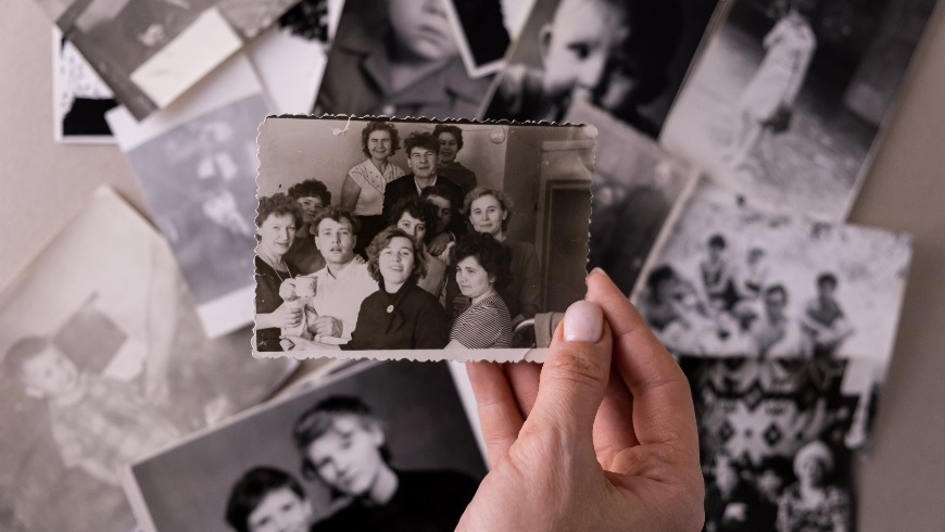 Handholdinganoldblackandwhitephotograph