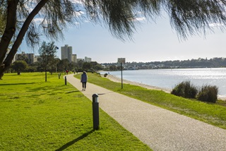 apersonwalkingalongtheforeshoreatSirJamesMitchellParkSouthPerth