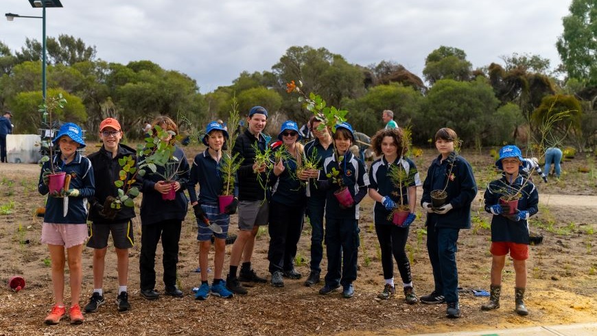 Childrenandteensholdingtreesreadyfortreeplanting