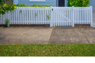 Afootpathoutsideahousewithawhitepicketfence