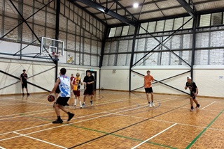 Kidsplayingbasketball