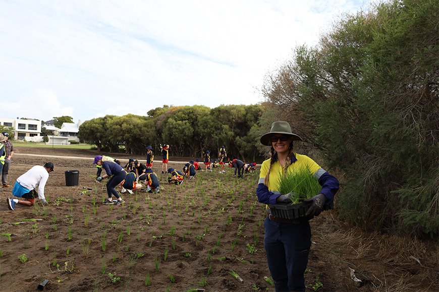 Manning Primary planting at Elderfield Wetlands